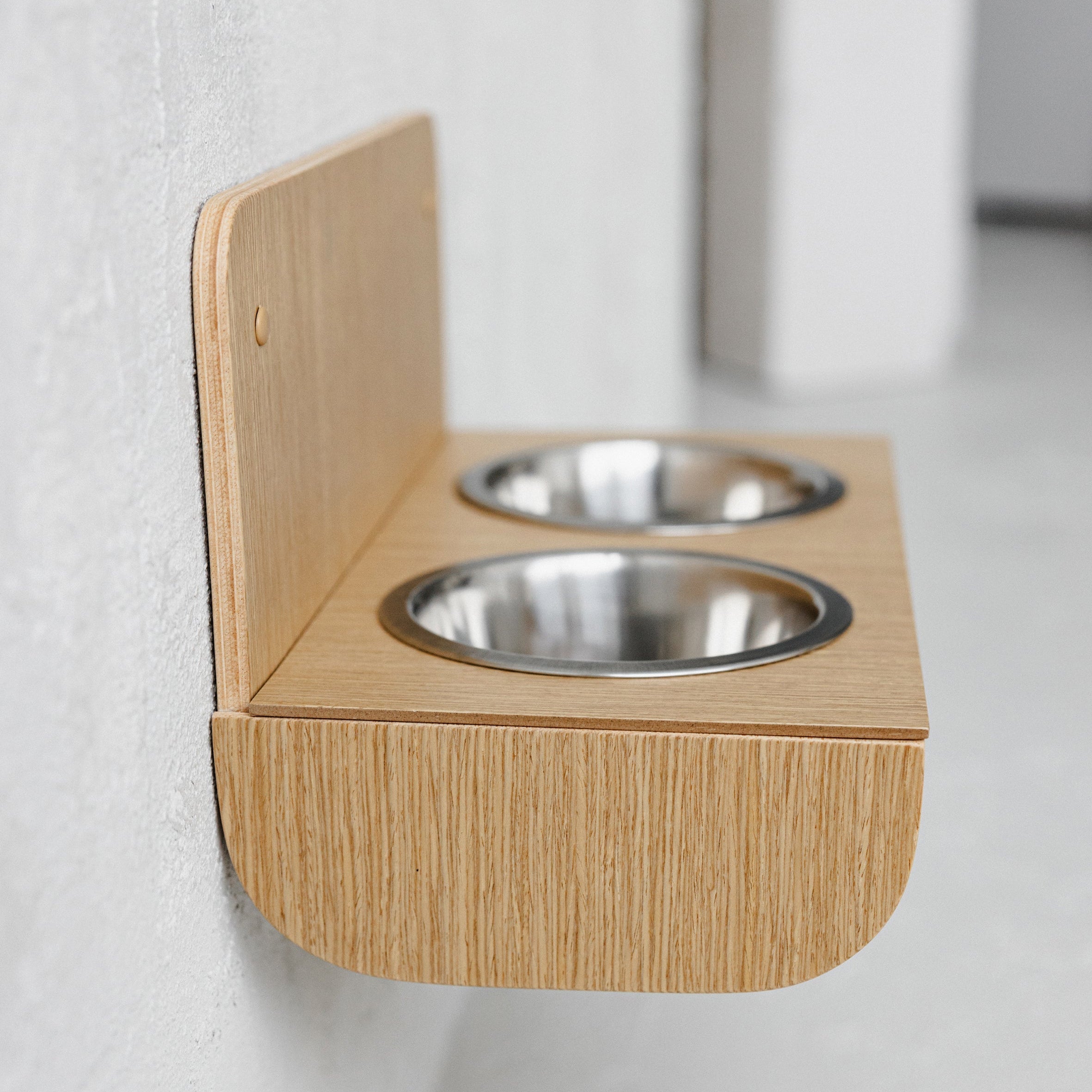 Hanging wooden dog feeder with wall protection, Floating raised dog bowls